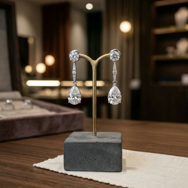 Pendientes de gala con esmeraldas — Joyería Grijalva